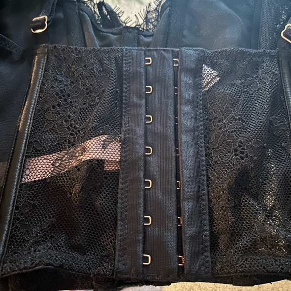 $75 VICTORIA'S SECRET DREAM ANGELS UNLINED LACE UP CORSET BRA MEDIUM - Picture 6 of 6